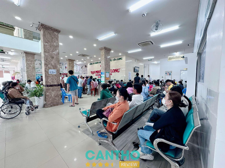 Phòng Khám Đa Khoa Vạn Phước Cửu Long cung cấp dịch vụ chăm sóc sức khỏe toàn diện