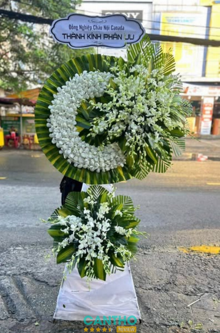 Hoa Tươi Tường Vy cung cấp kệ hoa chia buồn Cần Thơ