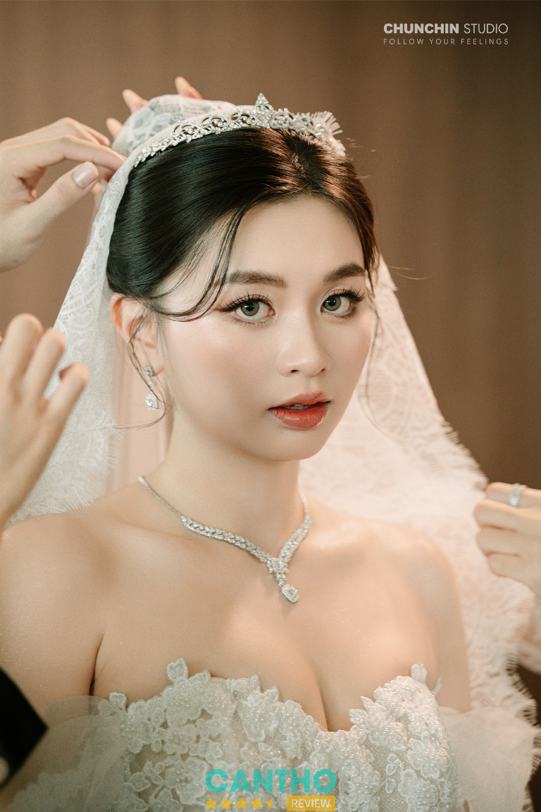 CHUNCHIN Studio mang đến phong cách trang điểm cô dâu tinh tế
