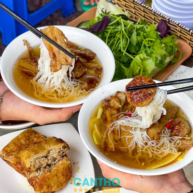 Thưởng thức bún Hà Nội tại Bến Ninh Kiều
