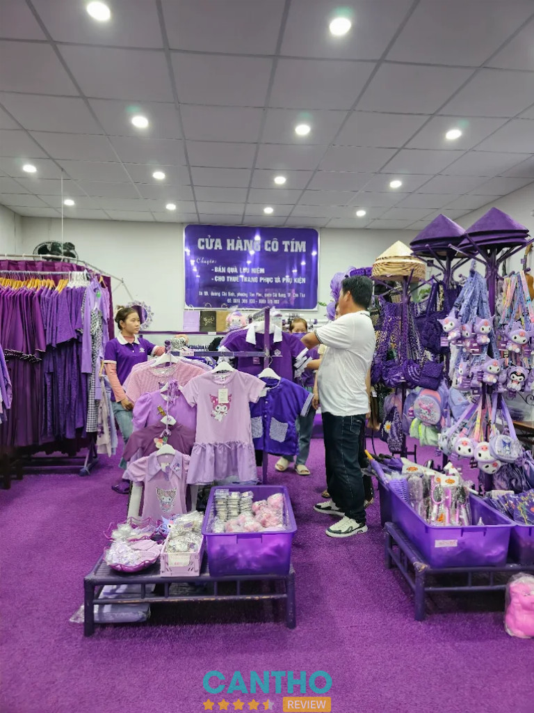 Khu thuê đồ và quà lưu niệm tại Căn nhà màu tím Cần Thơ