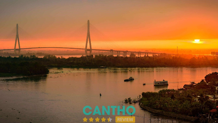 Cầu Cần Thơ hùng vĩ, biểu tượng cho sự phát triển của Tây Đô, bắc qua dòng sông Hậu rộng lớn.