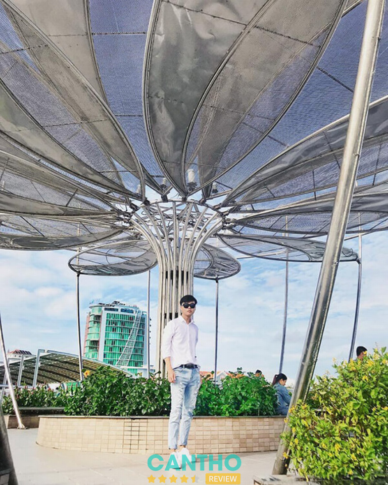 Các góc chụp ảnh đẹp tại Cầu đi bộ Ninh Kiều