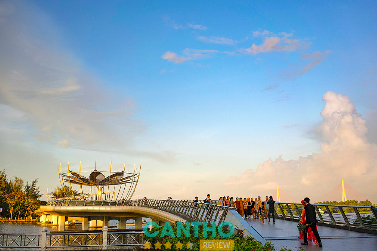 Hoàng hôn ở Cầu đi bộ Cần Thơ
