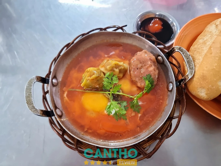 Quán ăn sáng ở bến Ninh Kiều