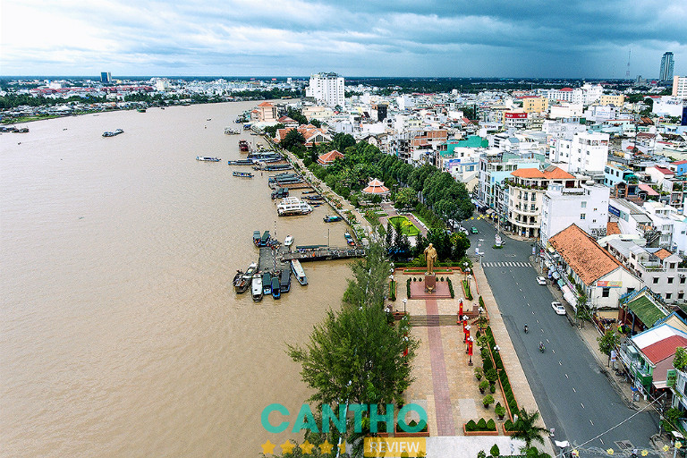 Bến Ninh Kiều Cần Thơ, 'mặt tiền' hoa lệ và là biểu tượng lịch sử, điểm đến du lịch không thể bỏ qua của Tây Đô.