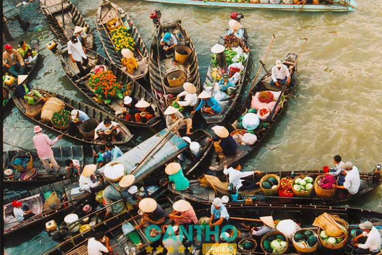 Khung cảnh tấp nập của Chợ nổi Cái Răng, nơi gìn giữ linh hồn sông nước và văn hóa 'cây bẹo' độc đáo của Tây Đô Cần Thơ.