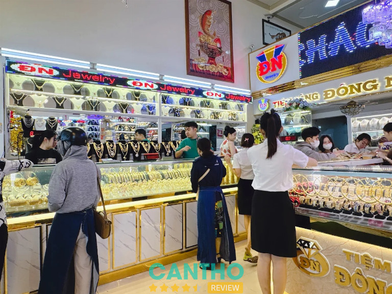 Tiệm Vàng Đông Nam ở Cái Khế