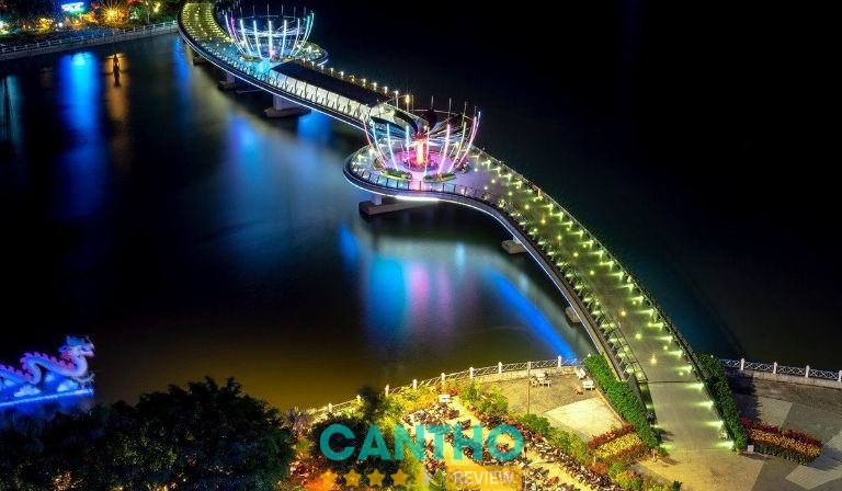 Cầu đi bộ bến Ninh Kiều lung linh về đêm điểm đến yêu thích của giới trẻ Cần Thơ