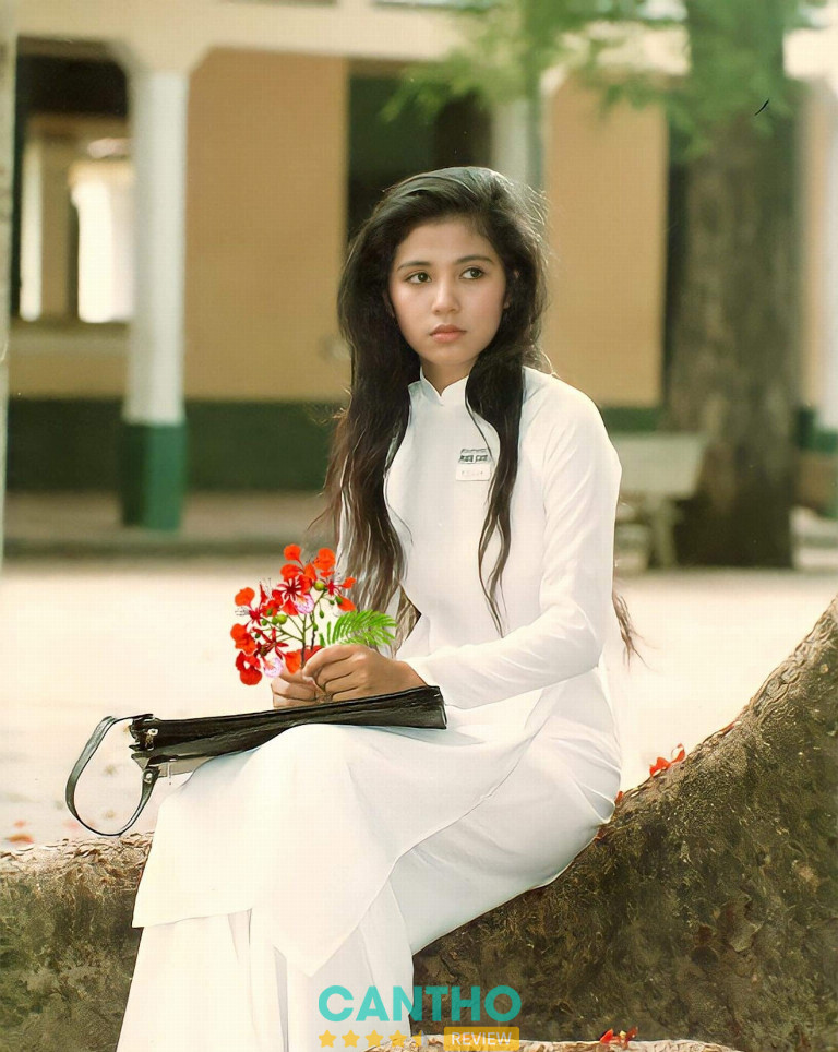 Người đẹp Tây Đô duyên dáng trong tà áo dài (Việt Trinh)