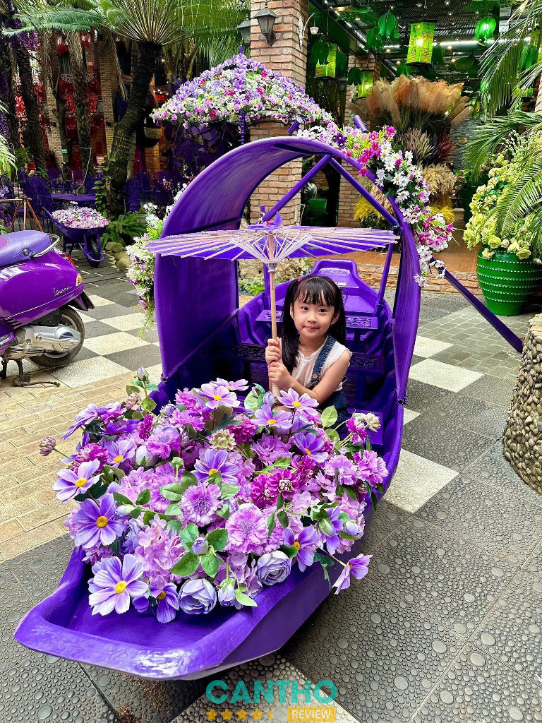 Khu Vườn Cổ Tích Màu Tím tại Ngôi Nhà Dát Vàng Cần Thơ