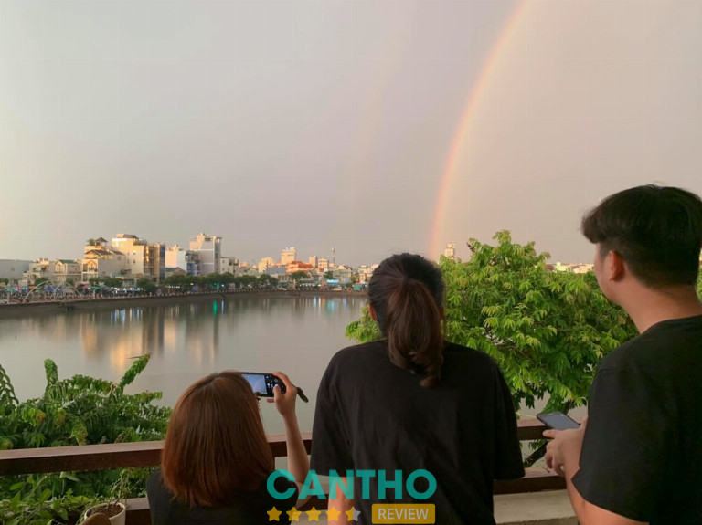 Thưởng thức cà phê và ngắm Hồ Xáng Thổi