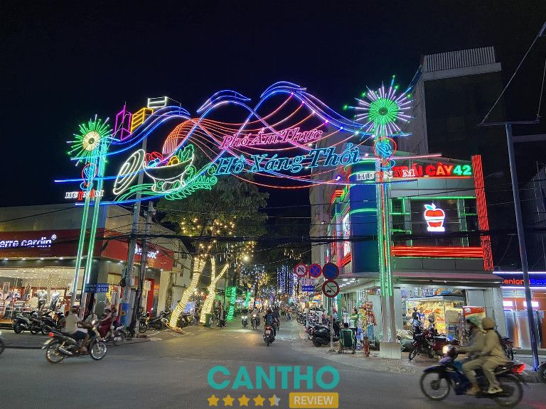 Phố ẩm thực Hồ Xáng Thổi