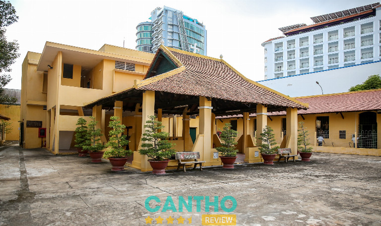 Ngôi chùa nằm trong khuôn viên Khám Lớn Cần Thơ nơi liên lạc bí mật