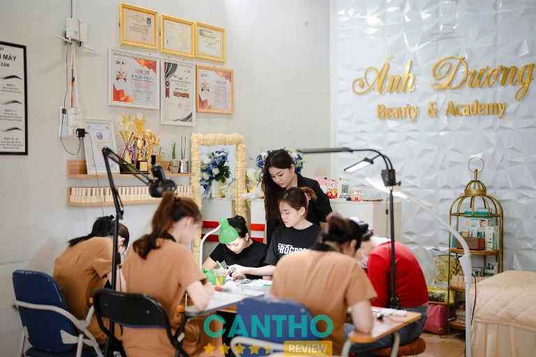 dạy nghề làm nail ở Ngã Bảy Ánh Dương Beauty