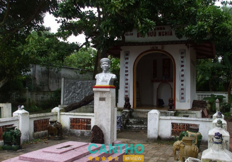 Phần mộ Thủ khoa Bùi Hữu Nghĩa