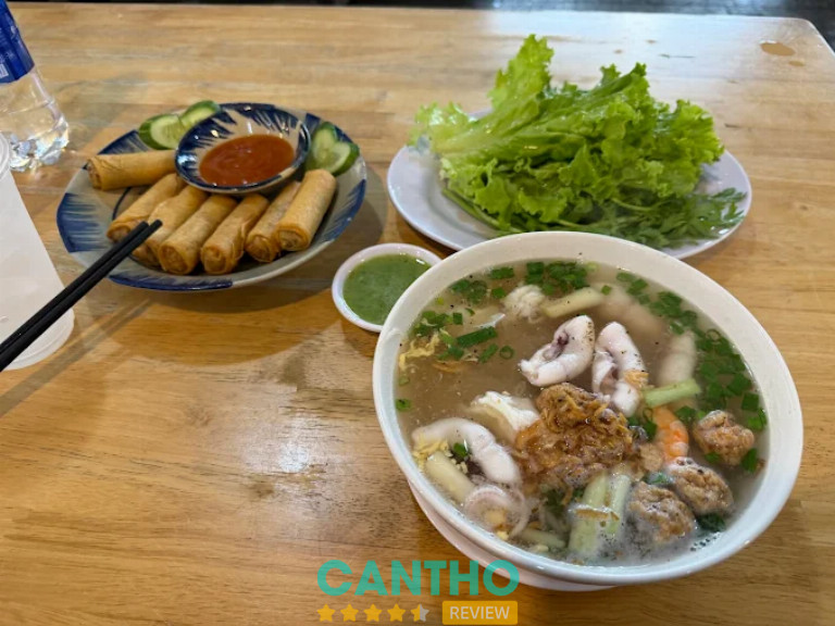 Hủ Tiếu Mực – Bún Thái Phúc là quán ăn sáng ngon ở Cần Thơ