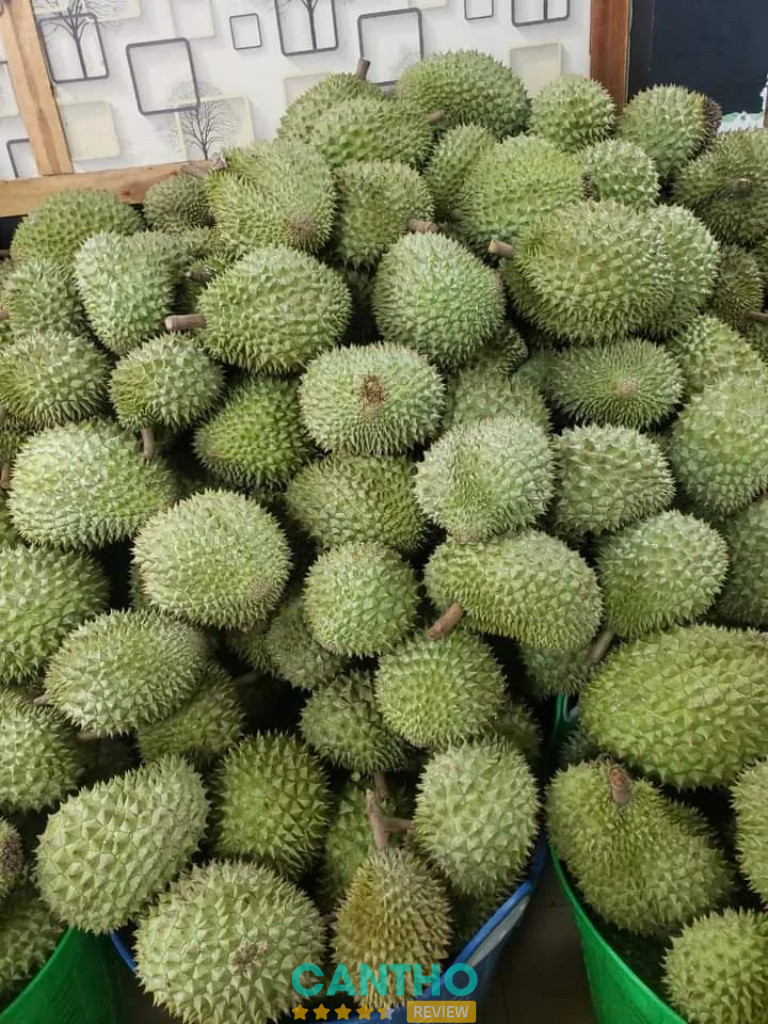Sầu riêng ở Chợ nổi Phong Điền
