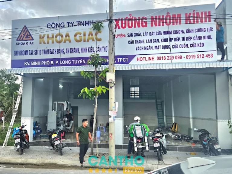 Công ty Nhôm Kính Khoa Giác thi công cầu thang kính ở Cần Thơ 