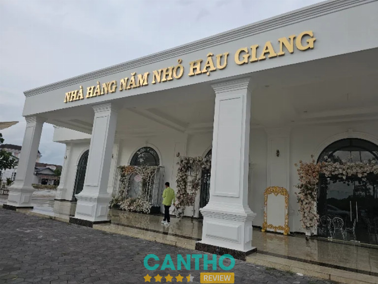 Nhà Hàng Năm Nhỏ Hậu Giang