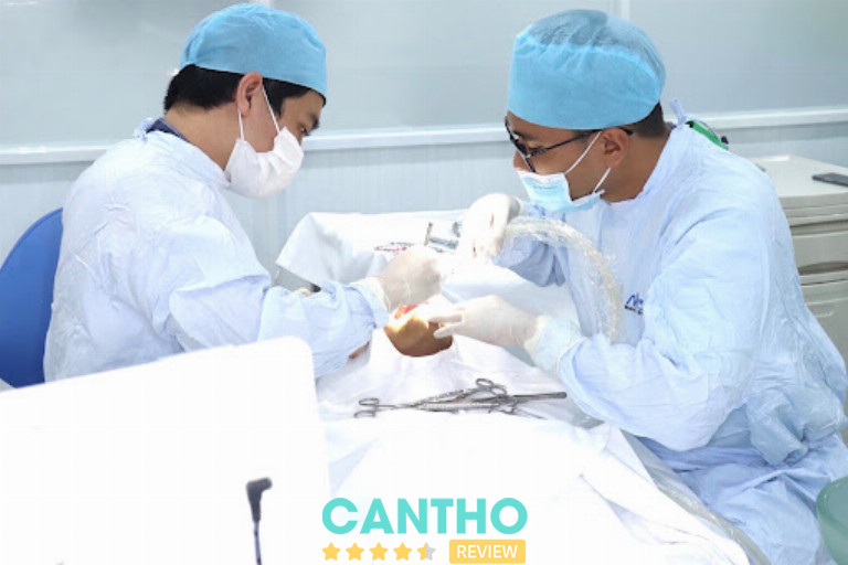 Quy trình Implant được theo dõi từ thăm khám, đặt trụ đến phục hình răng hoàn chỉnh